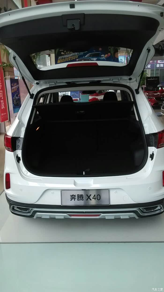 后备箱空间还行,小suv是不是都这样啊
