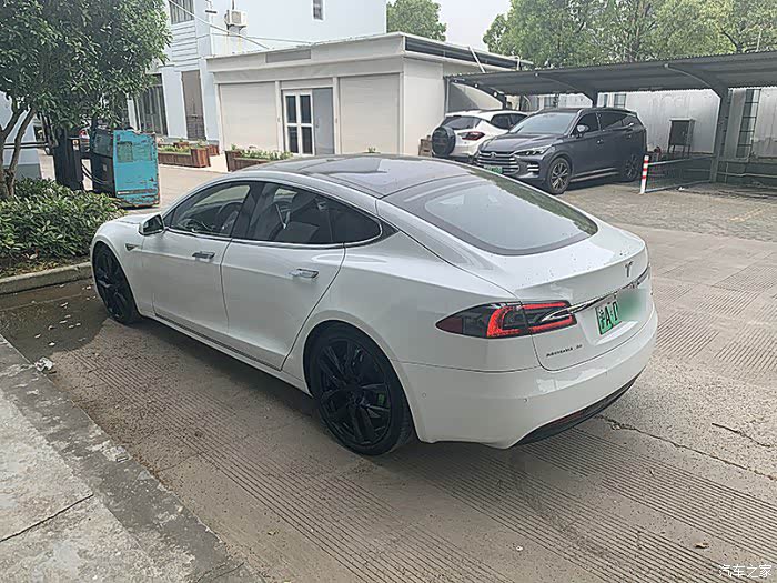 上海出2016款models90d非营运免费超充27万