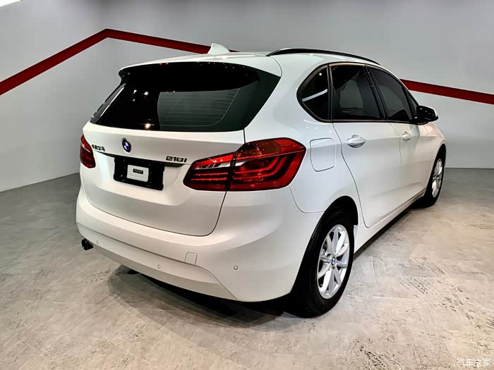 秋风送爽秀生活宝马2系218i旅行车