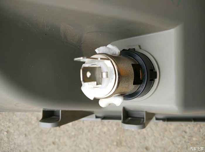 无聊自己动手修复点烟器卡簧松动