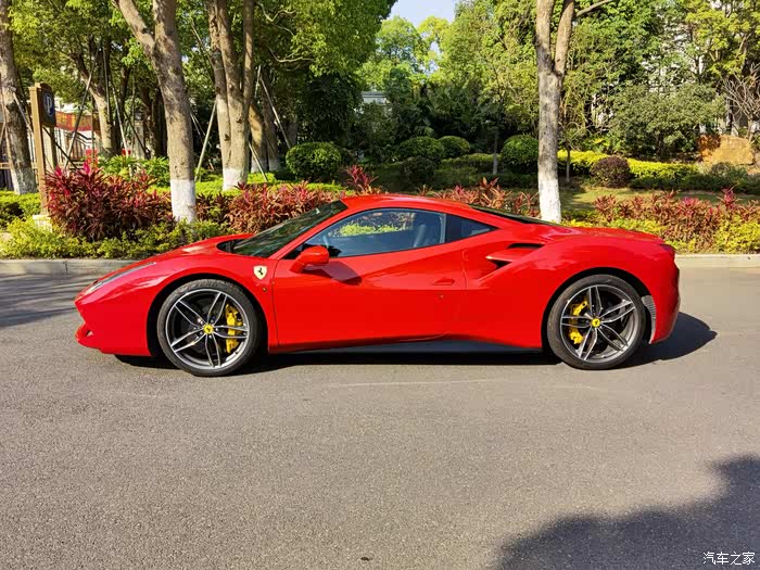 我的红色骏马法拉利488gtb