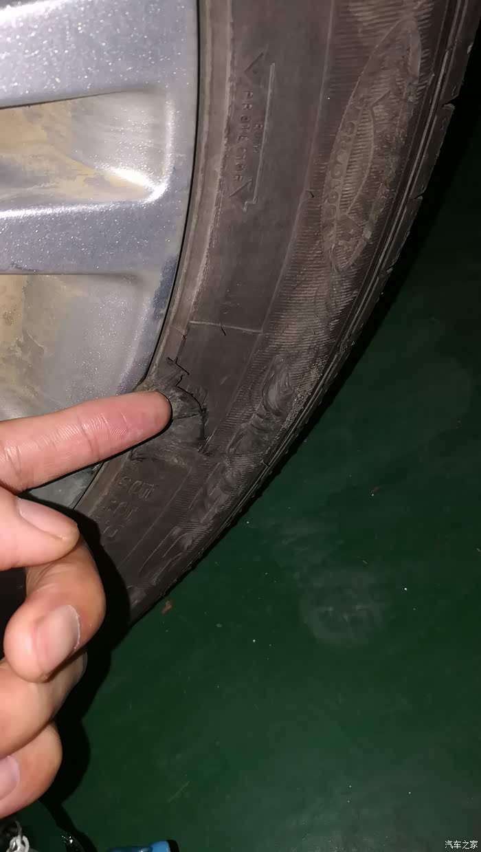 胎破了,大家给看下还能补吗?