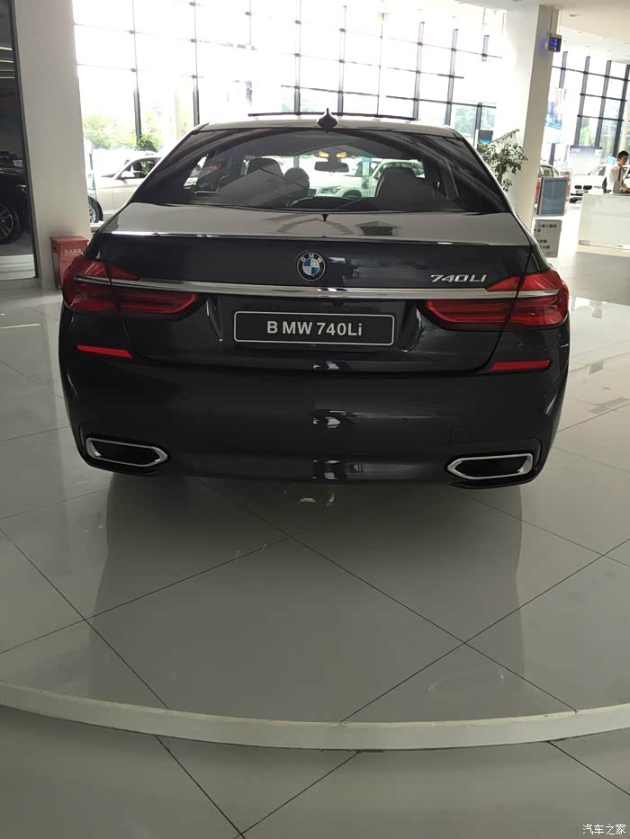 【图】深圳4s店偶遇新7_宝马7系论坛_汽车之家论坛