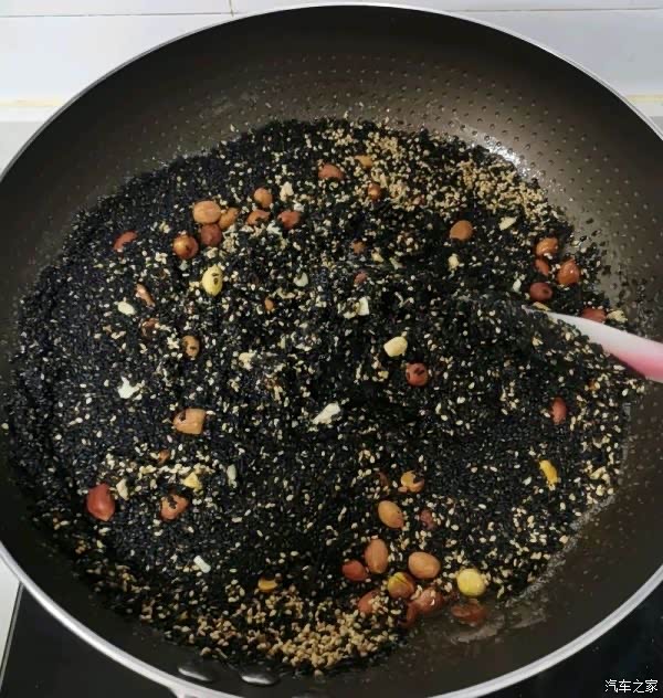 【积分大放送】黑米面包 芝麻花生糖