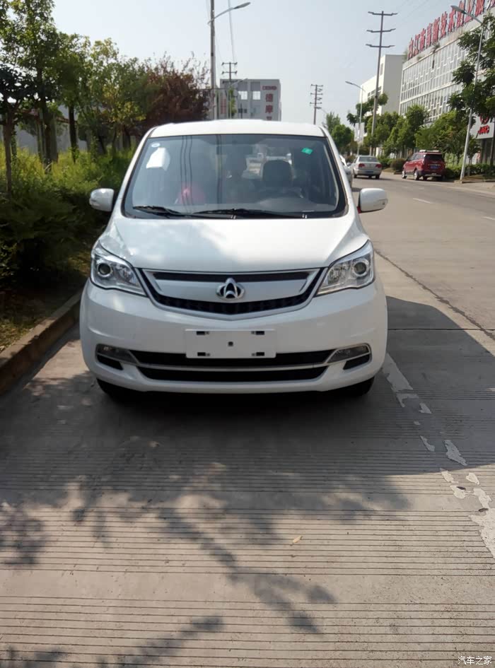 15年11月的库存车裸车3万2千块底盘好多地方生锈了