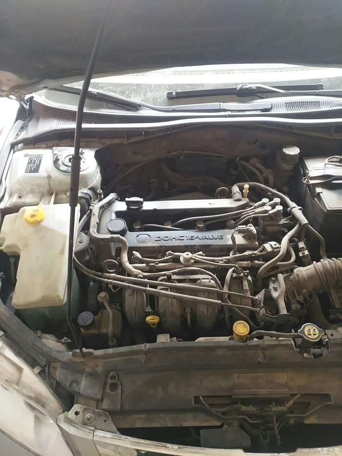 为什么 马自达6的 发动机舱不一样