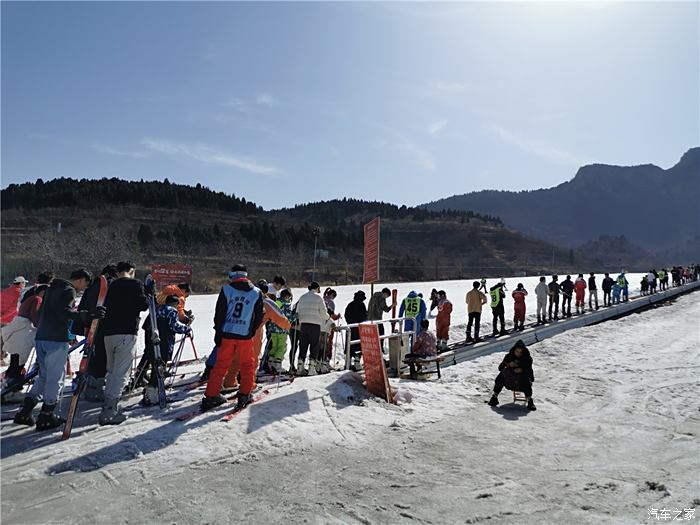 卧虎山滑雪场痛并快乐着