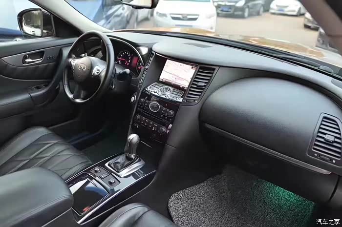配置丰富少见的英菲尼迪fx35