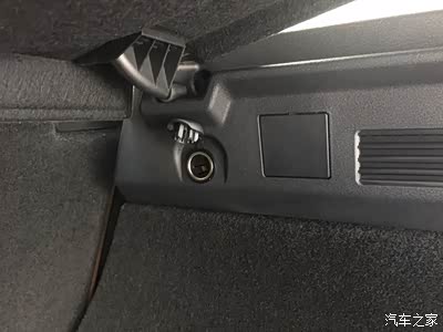 后备箱12v电源接口细心