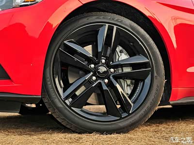 野马这类的小跑车轮胎改的越宽越好吗?胎宽了也费油啊.