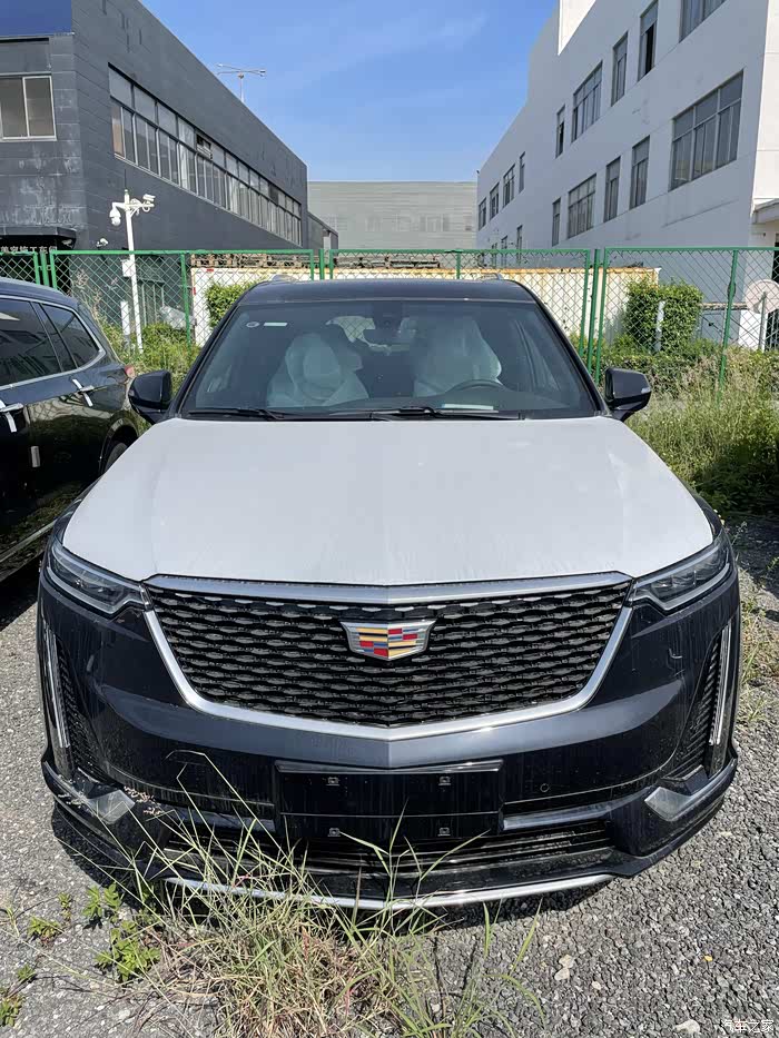 xt6湛蓝色四驱豪华版 本人用车较多,有了二娃后将人生的第一辆吉利