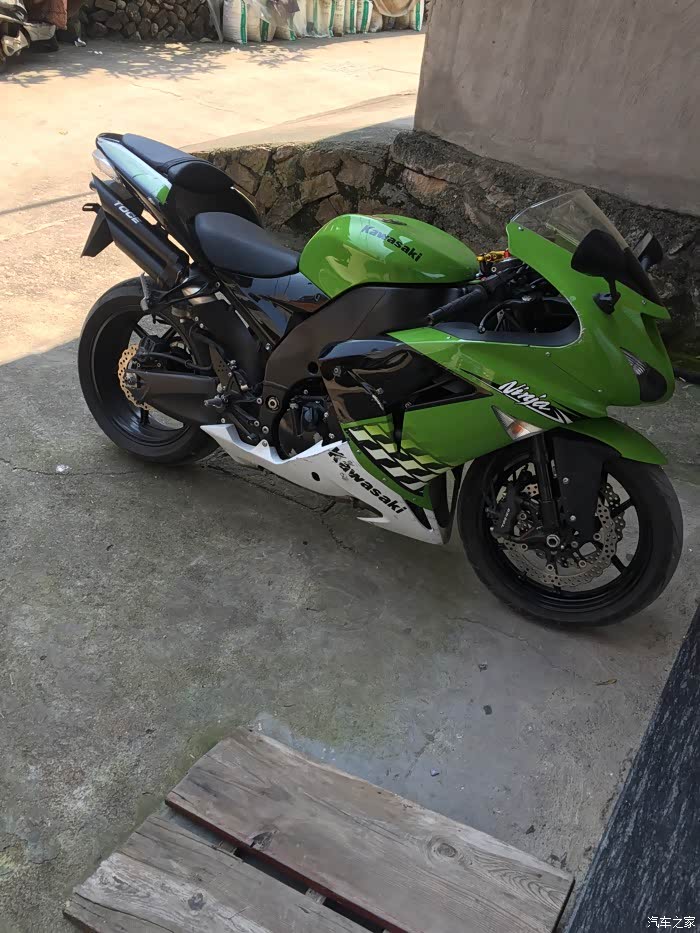 刚买的二手川崎zx10冲刺感觉太棒了