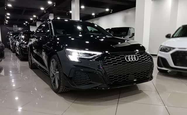 全新奥迪a3两厢版全黑的设计风格更加帅气