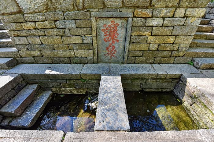 景区内亭,台,轩风格各异,离醉翁亭景区大门不远处就是著名的"让泉"