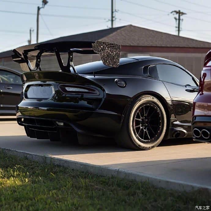 黑色道奇dodgeviperacr