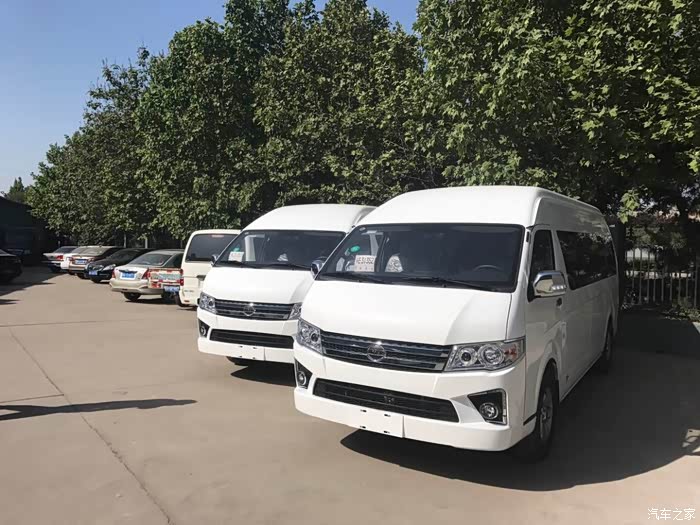 提到车初体验2017年海格h6c18座