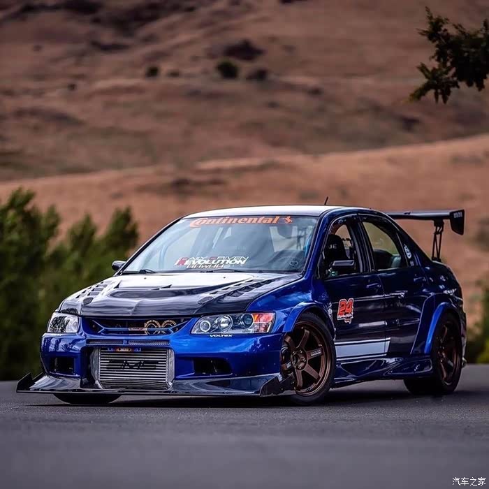 三菱evo9,最强的车还是evo[馋嘴]这涂装很给力啊,性能范十足了