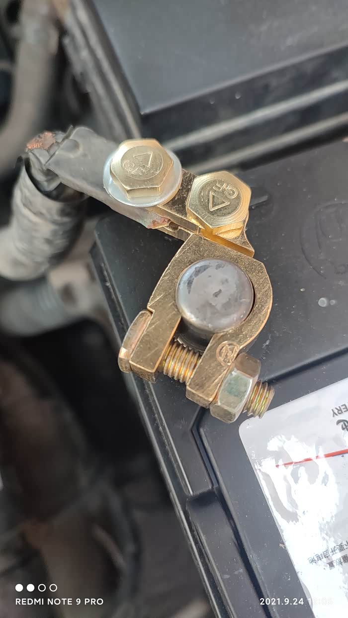 更换蓄电池负极接线端子