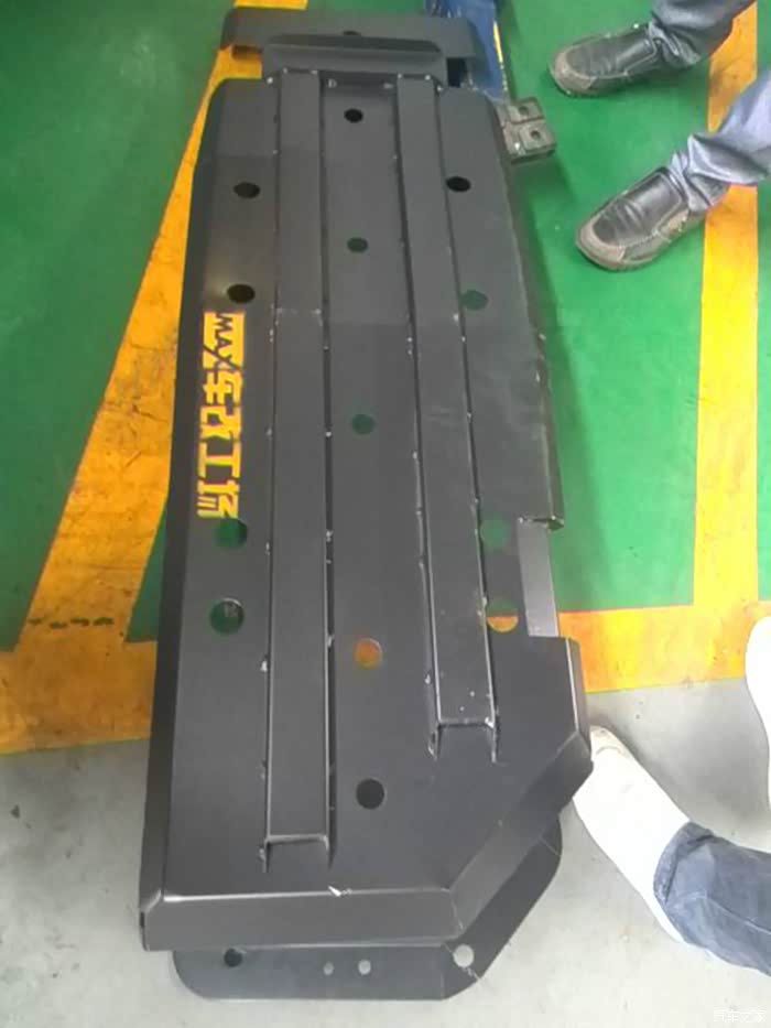 今天安装了油箱护板