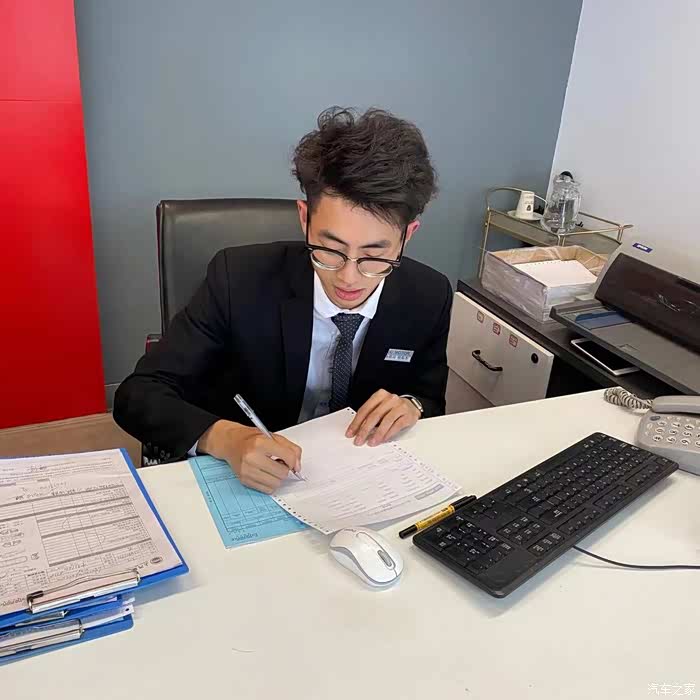 热情的荣威售后服务顾问帅气小哥哥,工作负责认真