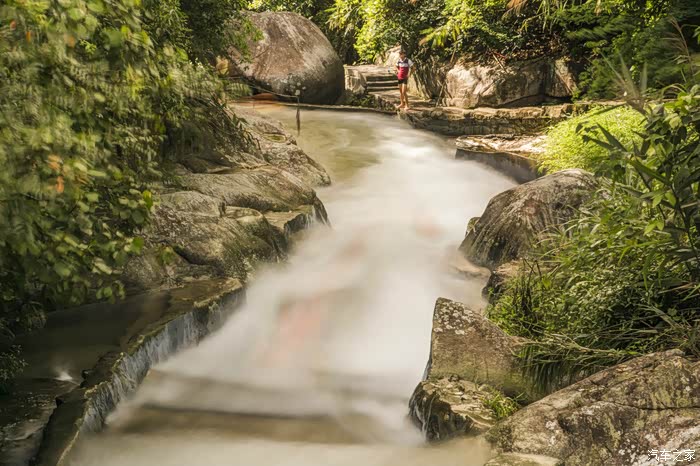 支持欢动论坛走访新兴天露山禅龙峡