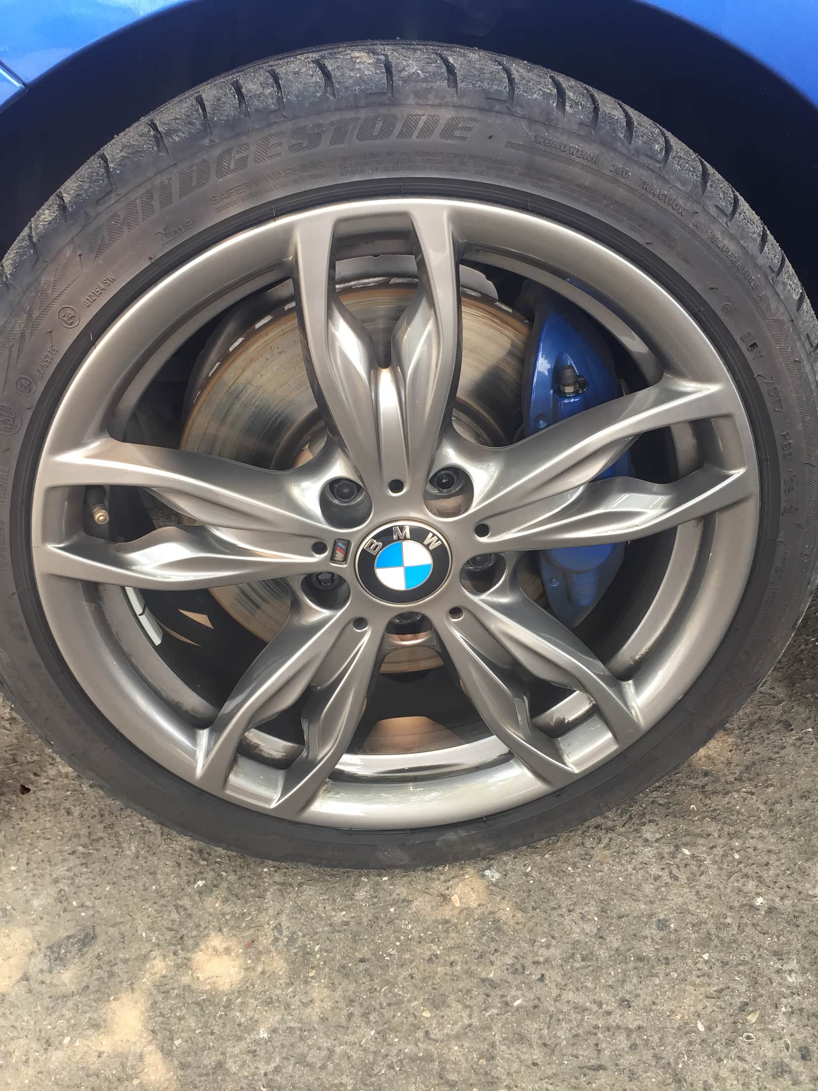 2538 | 回复: 36 宝马1系论坛 想买一套m135i的原厂436m轮毂或379轮毂