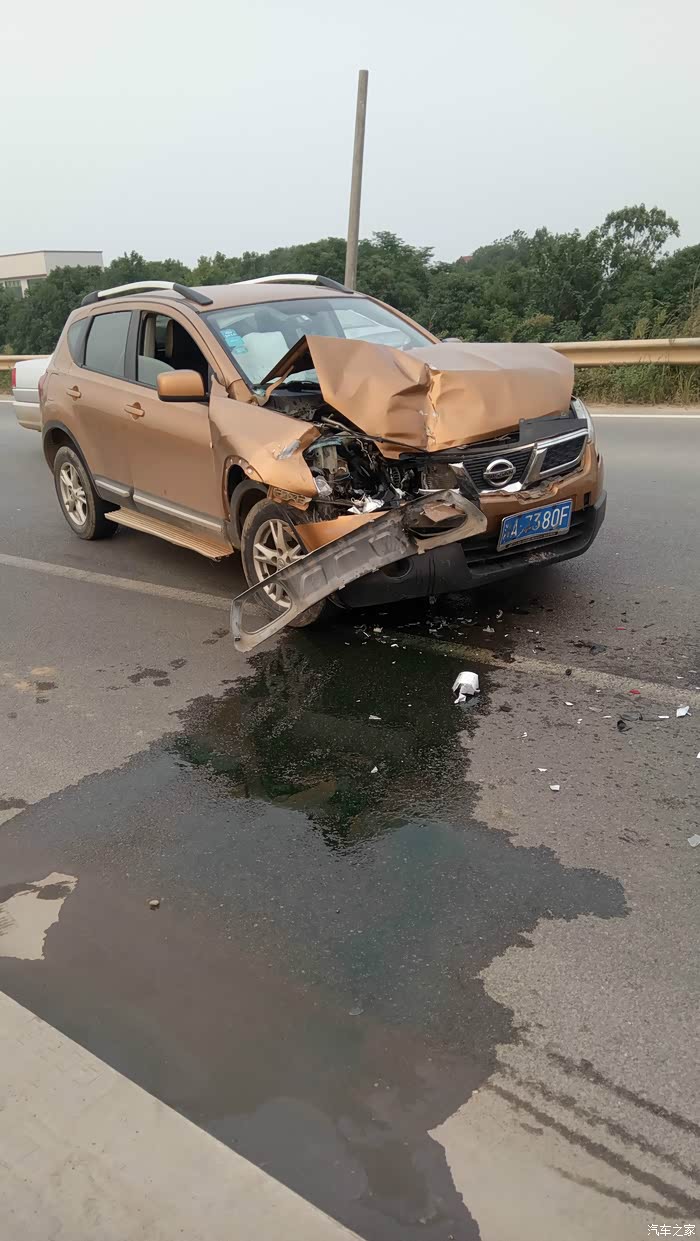 爱7严重交通事故各位车友行车请小心