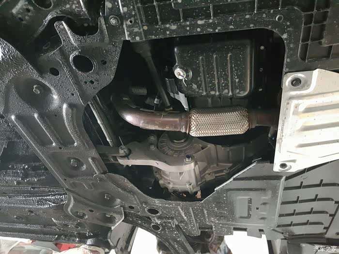 【图】底盘喷漆作业_宝骏310论坛_汽车之家论坛