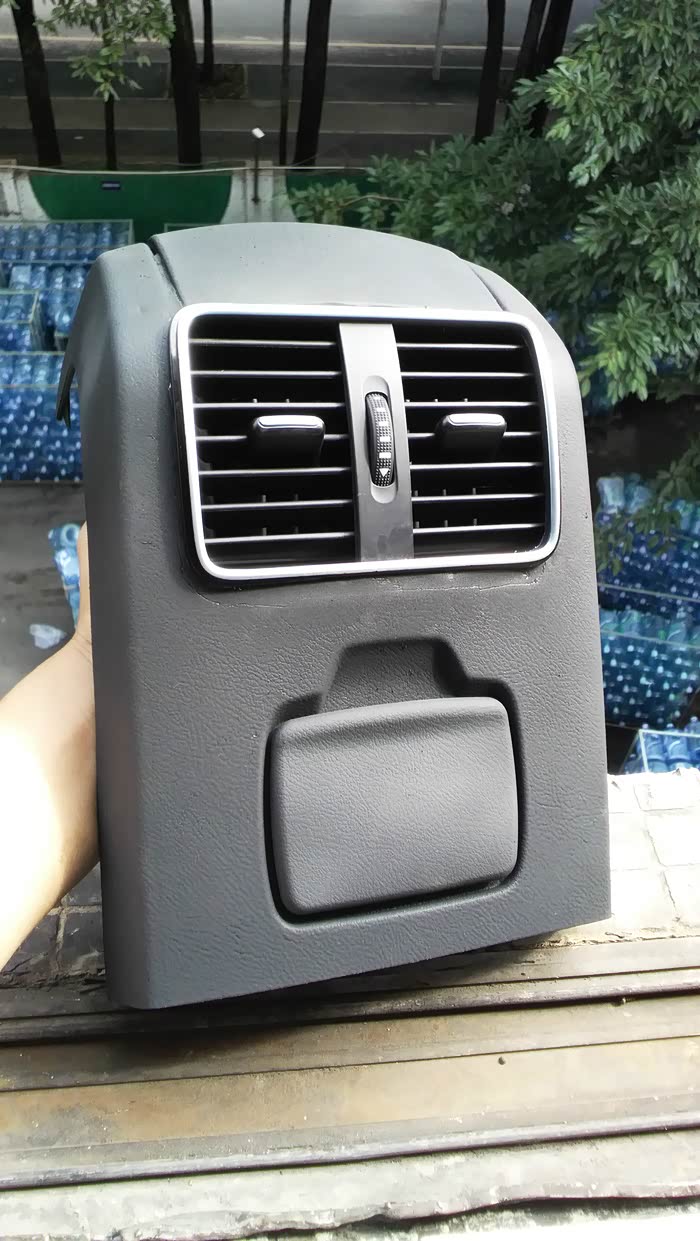 改装迈腾后排出风口已经装上车了