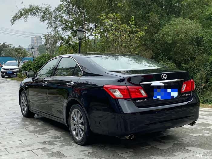 老款的雷克萨斯es依旧具有亲和感