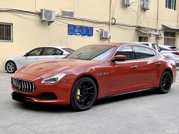 橙色玛莎拉蒂总裁