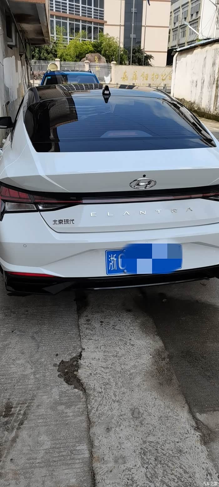 记得开着第七代伊兰特,常回家看看