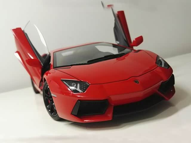 的跃马 法拉利599gto车模鉴赏模型大玩家7万130滔天火力2700件的拼装