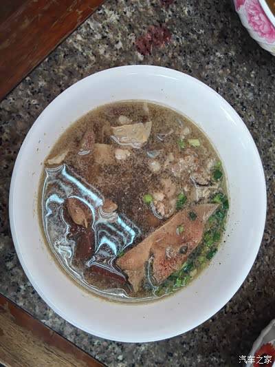 主打就是这货,就是猪杂碎汤,毫无亮点,真搞不懂那么多人吃
