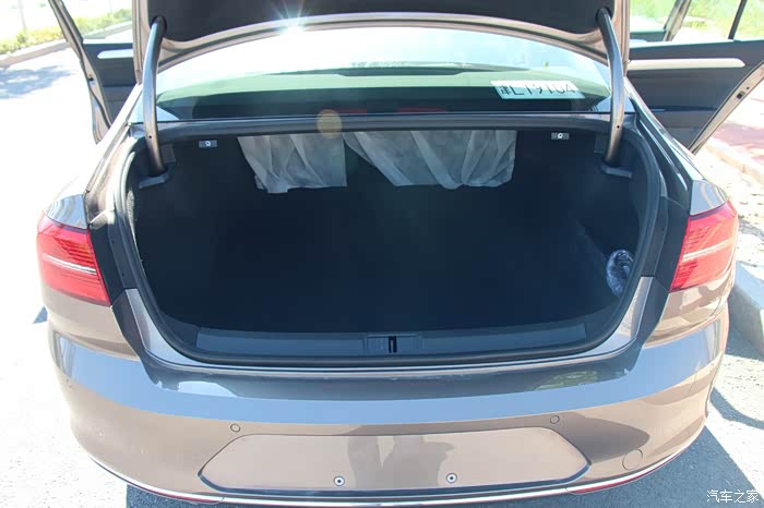 交作业了全新一代迈腾b8领先型开罗金上