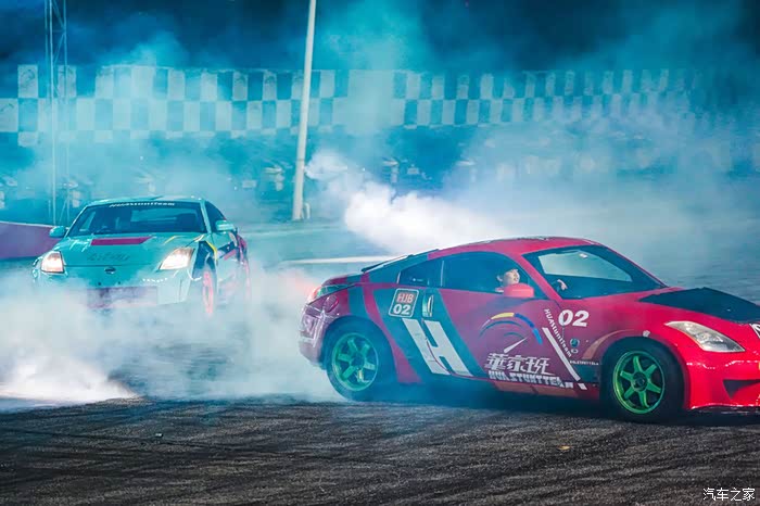 万物复苏送福利华家班汽车特技表演带你燃爆全场