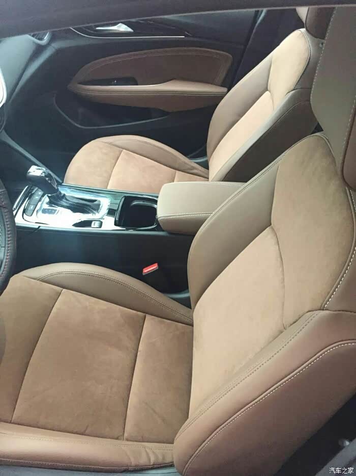 麂皮绒座椅前排带加热乘坐感还可以要这个配置有座椅通风就