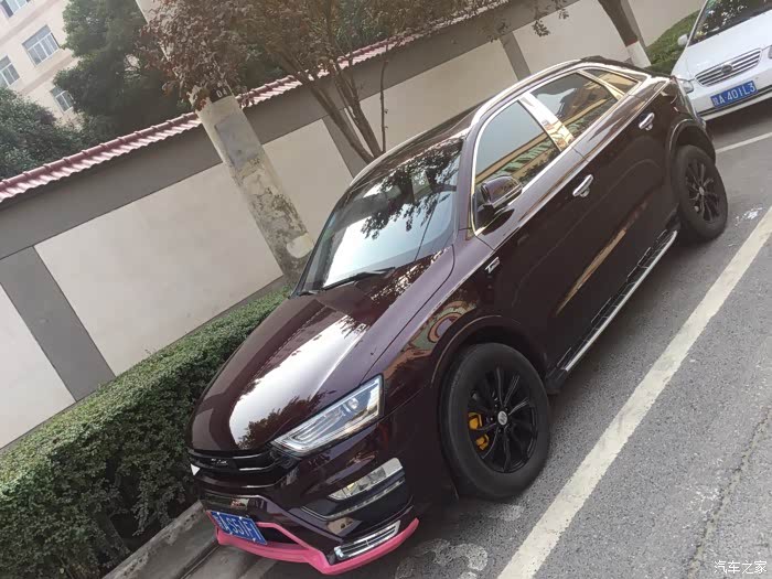 众泰sr7前后杠改色,中网更换运动款,轮毂,卡钳改色!