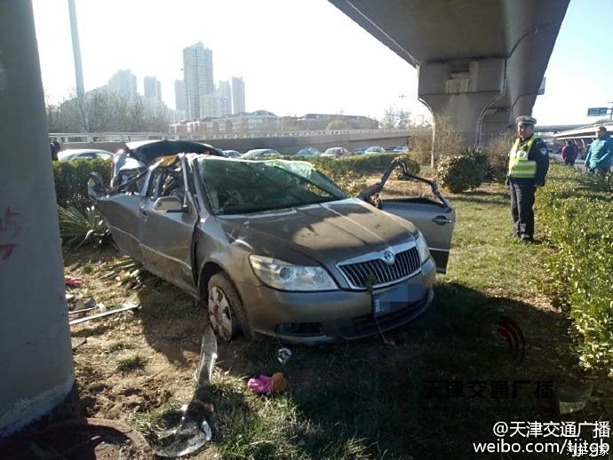 天津中山門輕軌那個斯柯達車禍,一家子也不知道怎樣了