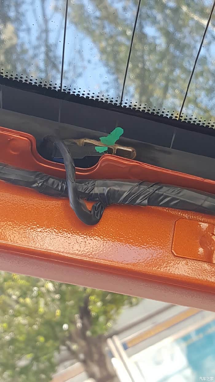 汽车后挡风玻璃的加热丝插头掉了,怎么办