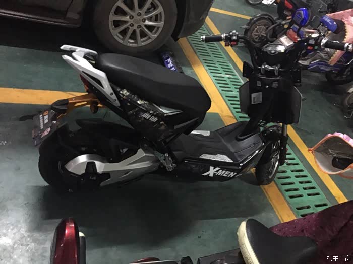 准高三学子喜提雅迪战警电摩!