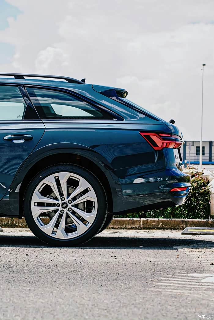 觅境版的a6 allroad,阿瓦隆绿的颜色确实耐看