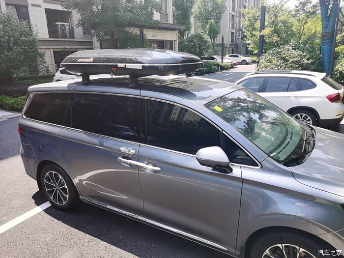 论坛首秀荣威imax8加装车顶横杆和车顶箱作业