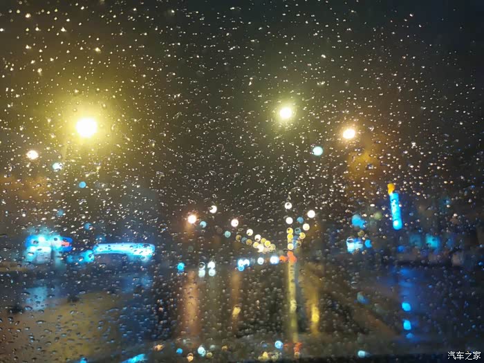 下雨天的运动项目有什么 ?有了好空气和好友约起了保龄球!