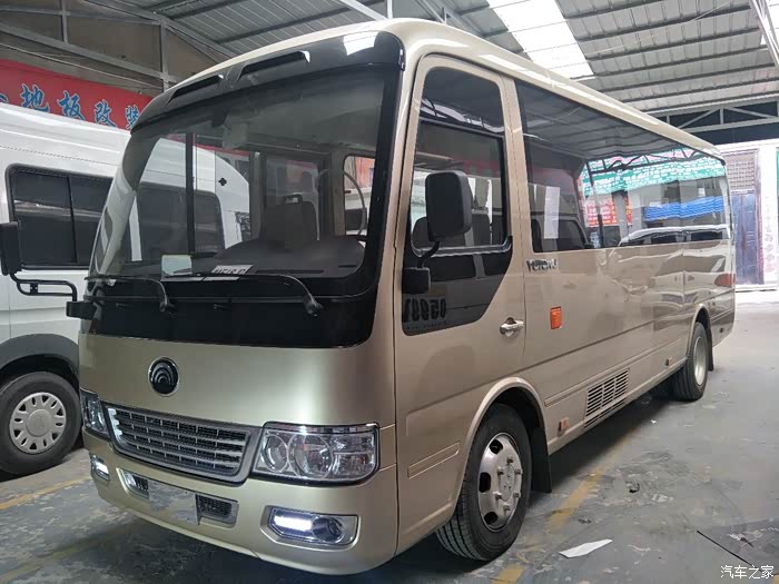 宇通t7改装木地板作业