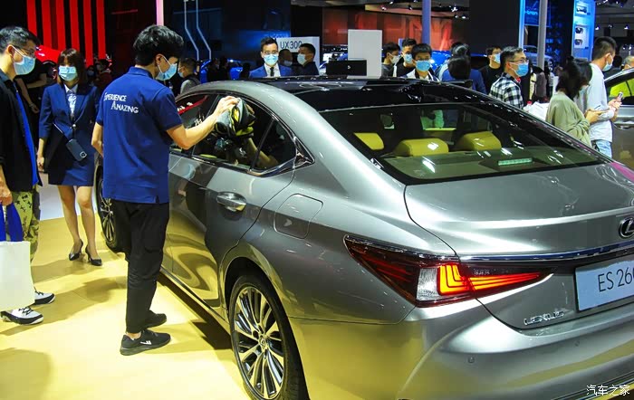 求关于新改款es260尊享版的照片