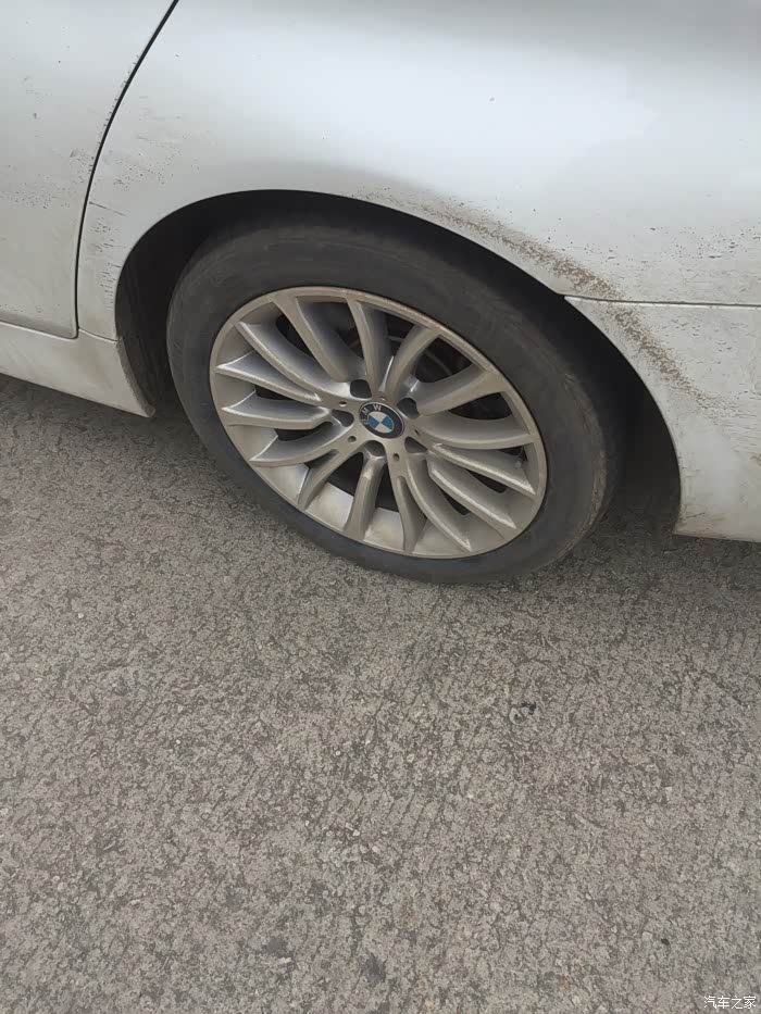 轮胎破了继续走没事吧