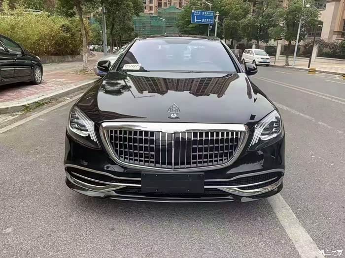 奔驰迈巴赫s500新车内外风格都更加硬朗配置也更加主流