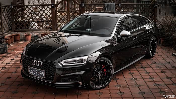 开往春天的汽车包子铺搭讪奥迪a5黑武士车主进行约拍