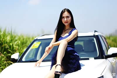 兄弟媳妇儿当车模 绽放在夏日的神采飞扬